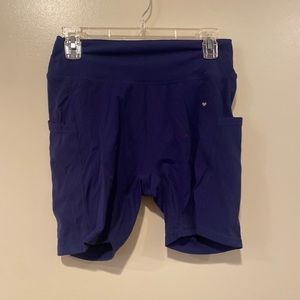 EFFORTLESS POCKET SHORTS – BLACKBERRY